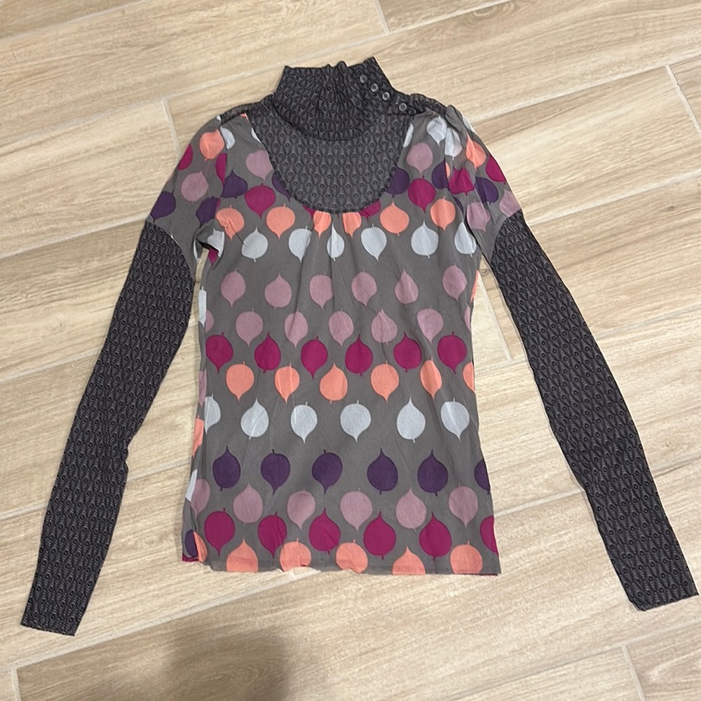Beautiful sheer mesh top size XS very unique